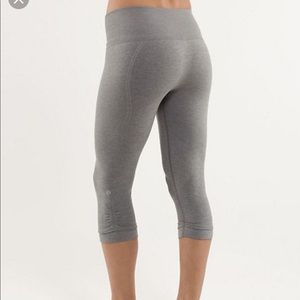 Lululemon in the flow crop leggings
